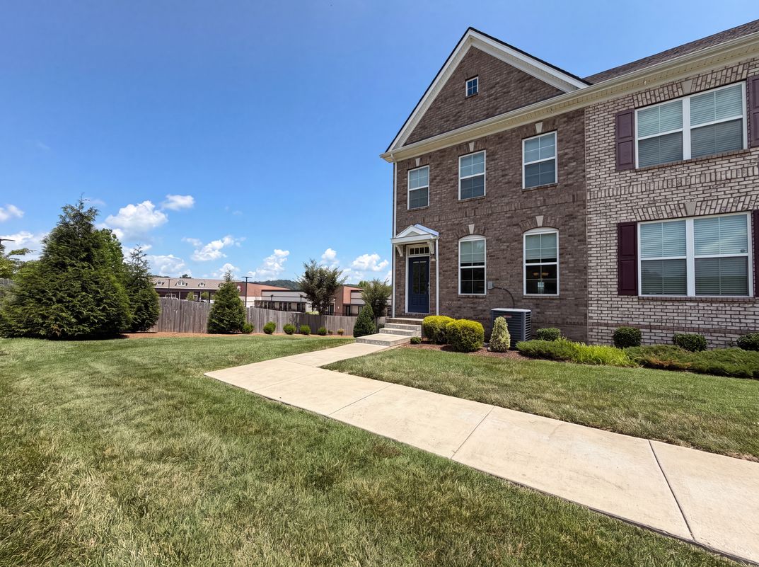 Photo 24 of 31 of 200 Kinsale Dr, Spring Hill, TN