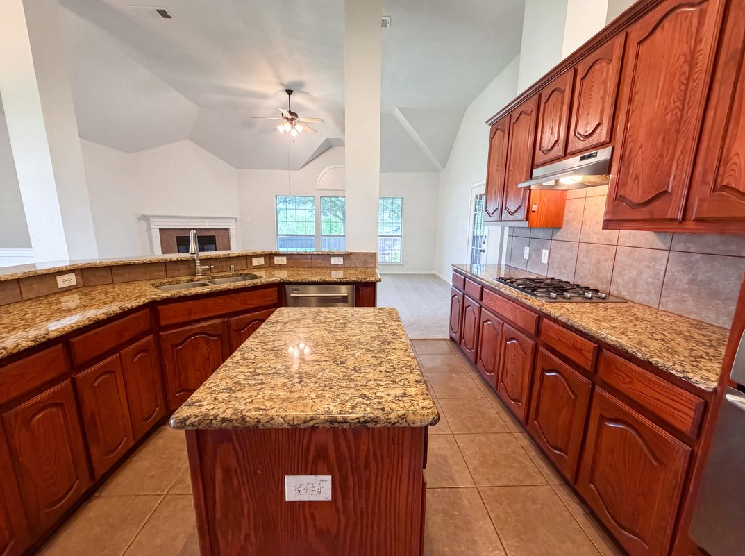 Photo 2 of 21 of 529 Olympia St, Desoto, TX