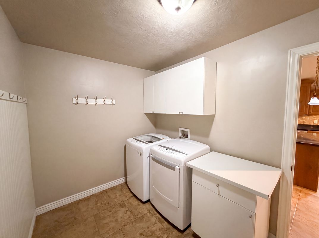 Photo 13 of 31 of 14496 S Fox Creek Dr, Herriman, UT