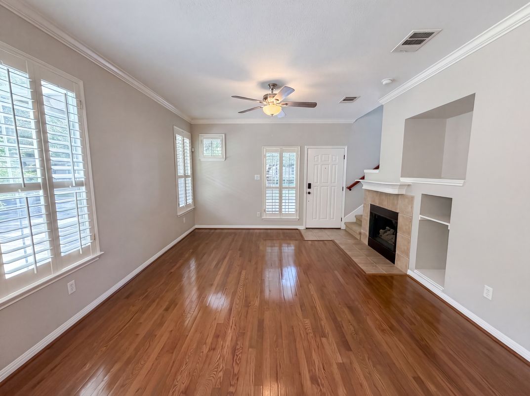 Property photo 3 of 8518 Cahill Dr Apt 19