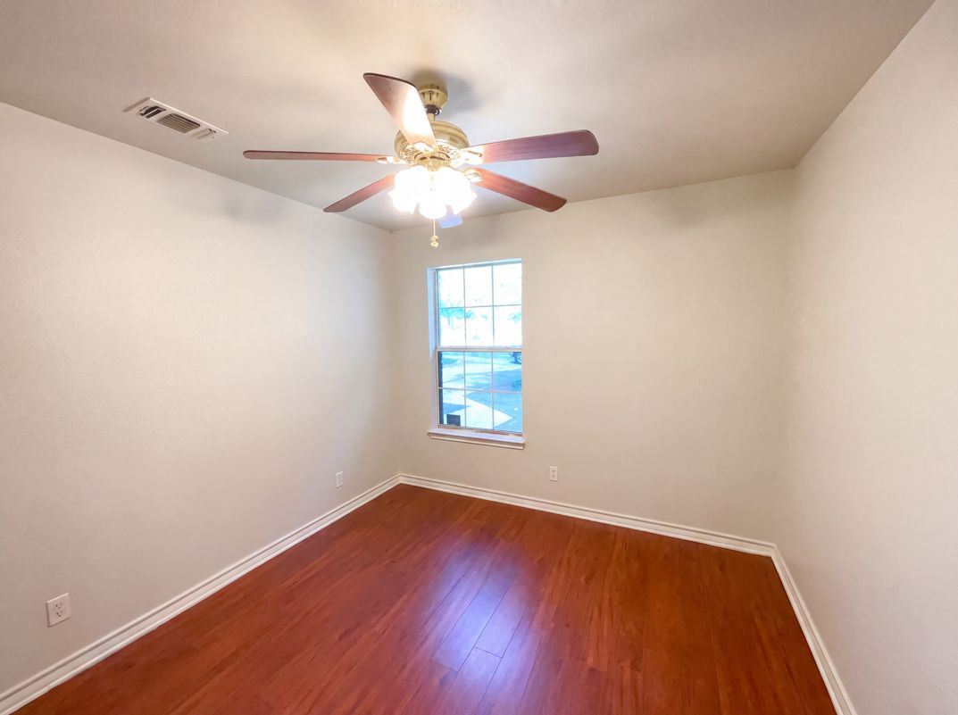 Photo 11 of 22 of 2106 Geneva St, Castroville, TX