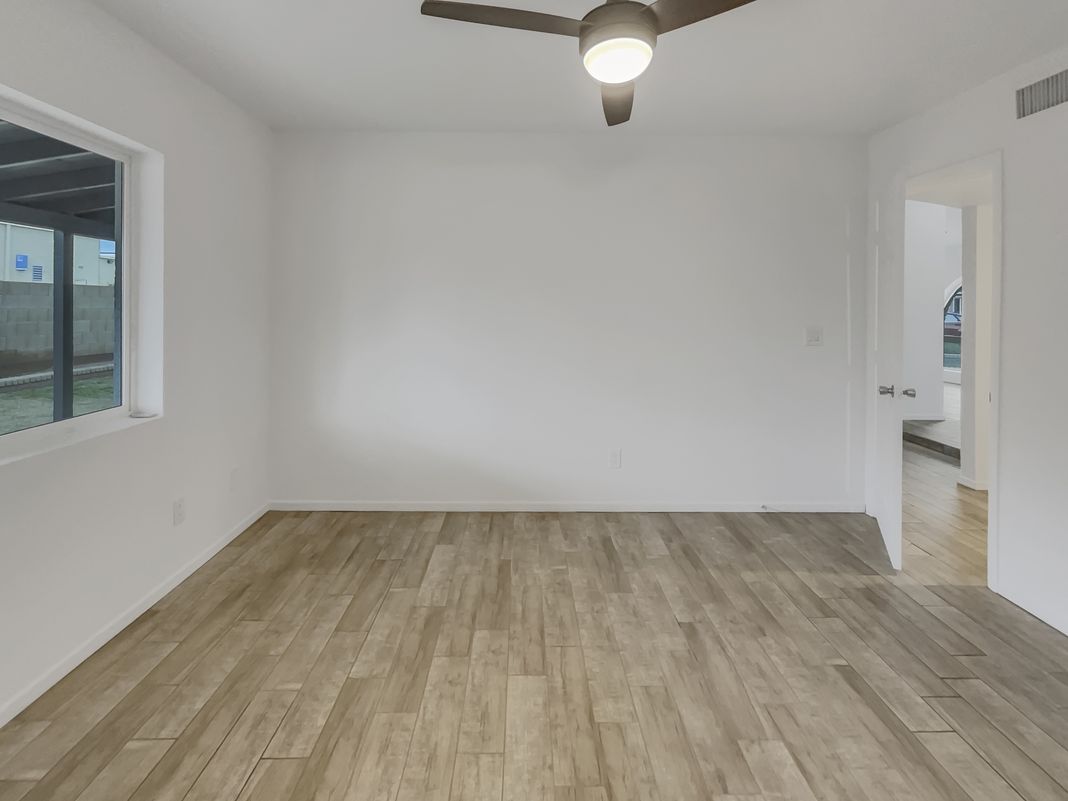 Photo 11 of 20 of 13628 N 40th Dr, Phoenix, AZ