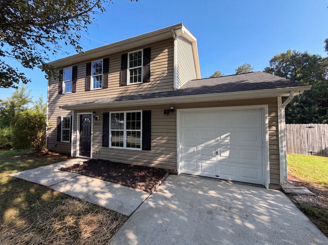 Photo 15 of 17 of 10933 Pointer Ridge Dr, Charlotte, NC