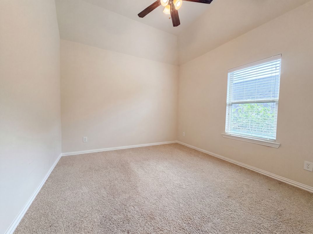 Photo 15 of 29 of 27911 Warren Park Dr, Katy, TX