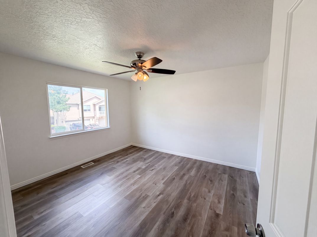 Photo 7 of 20 of 6943 W Bamburgh Way, West Valley City, UT
