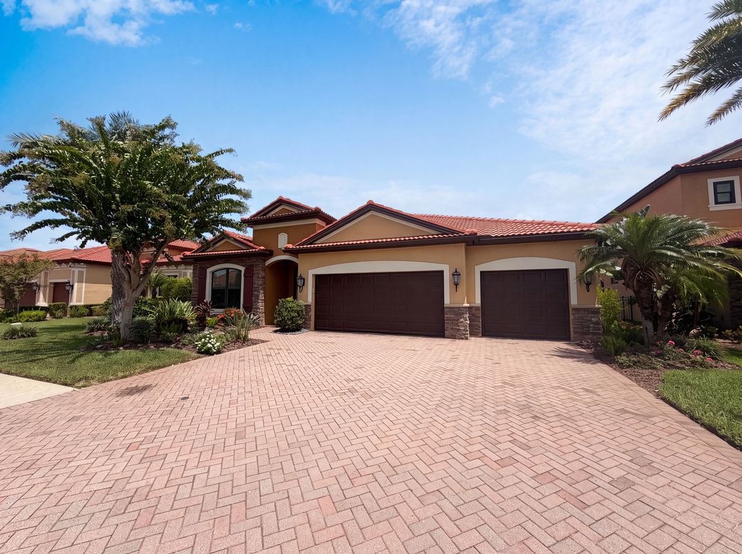 Photo 35 of 44 of 2575 Grand Lakeside Dr, Palm Harbor, FL