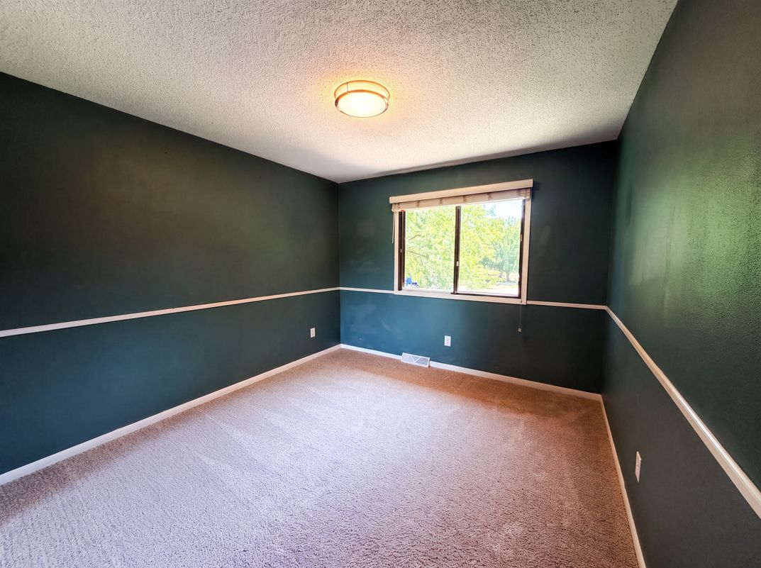 Photo 8 of 24 of 13802 Holyoke Path, Apple Valley, MN