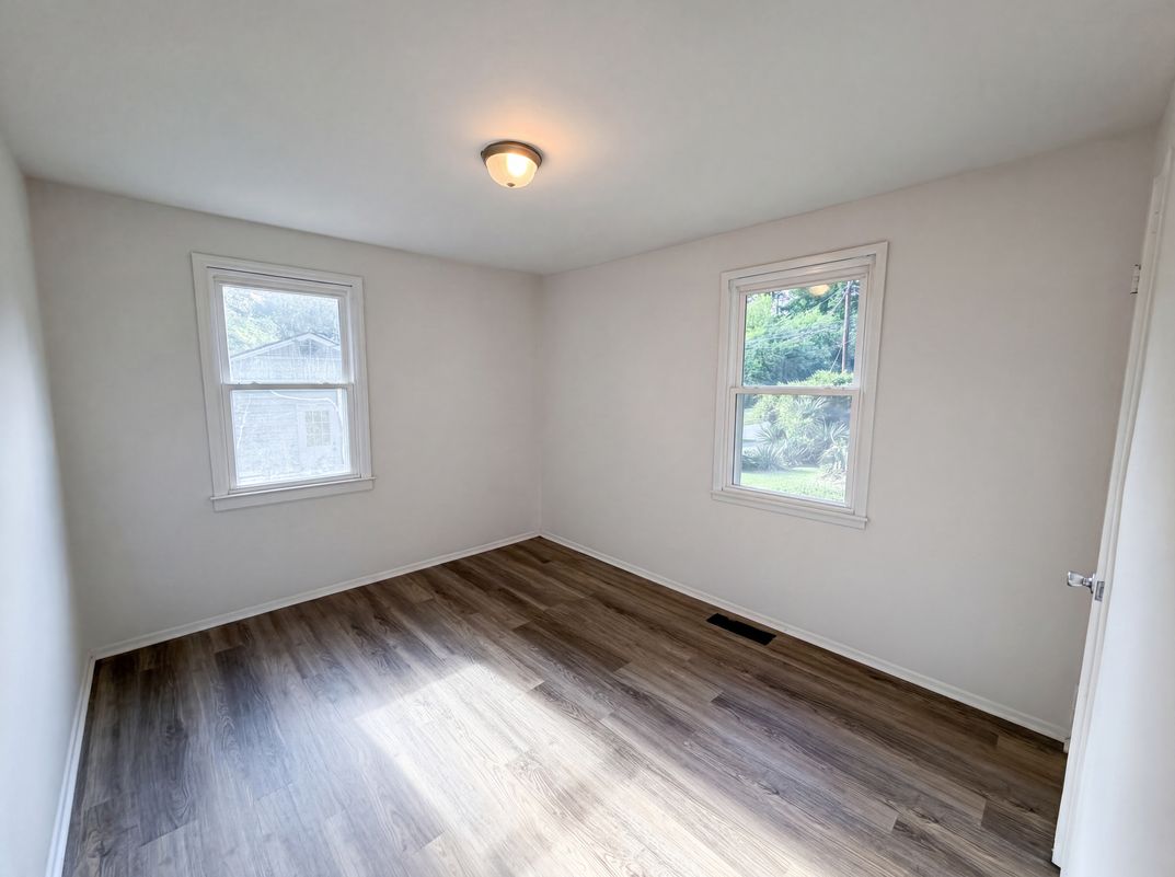 Photo 4 of 14 of 310 Robin Hood Dr, Raleigh, NC