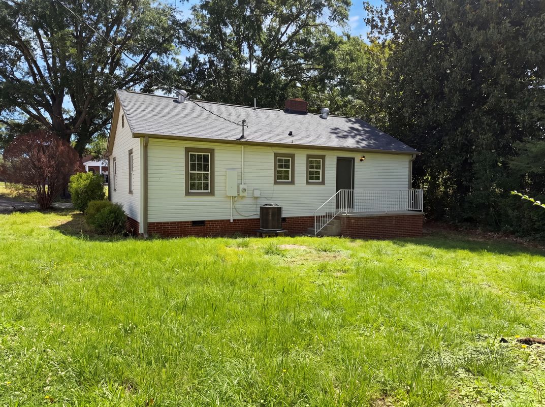 Photo 5 of 20 of 1125 Old Spartanburg Hwy, Lyman, SC