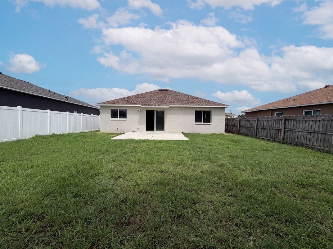 Photo 5 of 22 of 13236 Pike Lake Dr, Riverview, FL