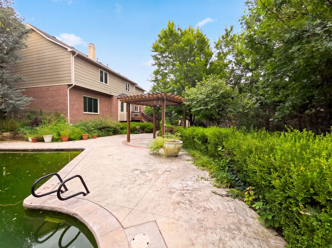 Photo 17 of 30 of 945 N Woodridge Ct, Wichita, KS