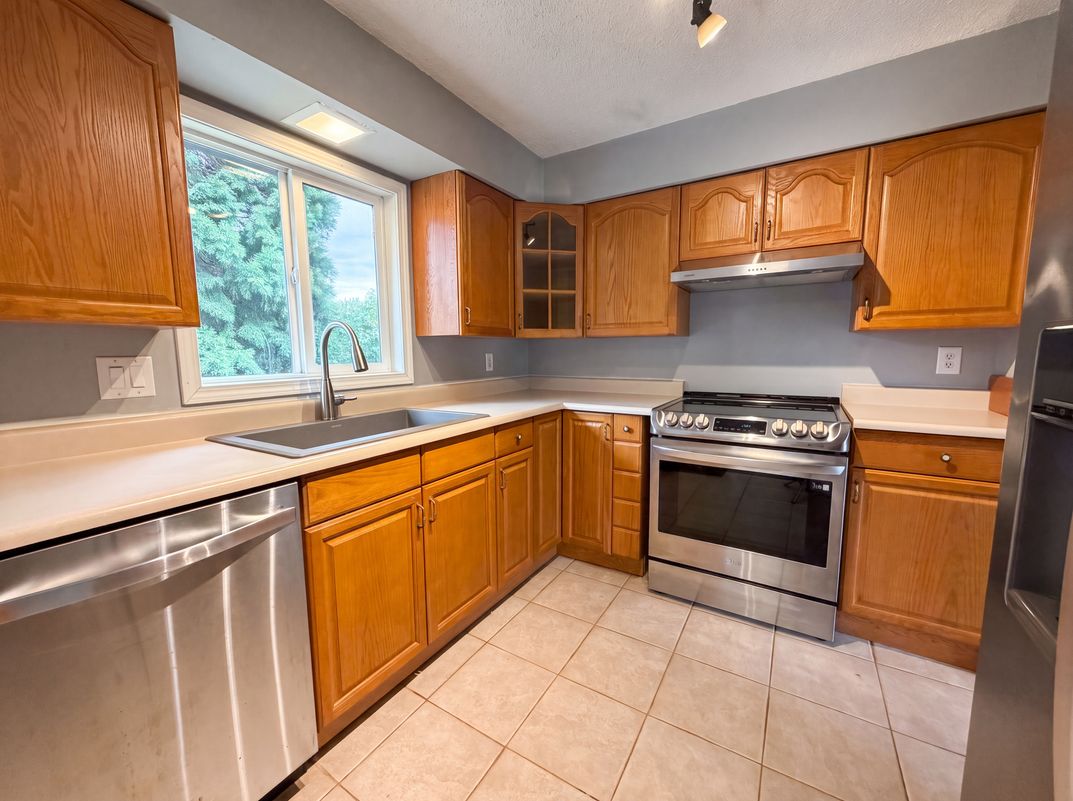Photo 6 of 22 of 11530 SW Tigard Dr, Portland, OR
