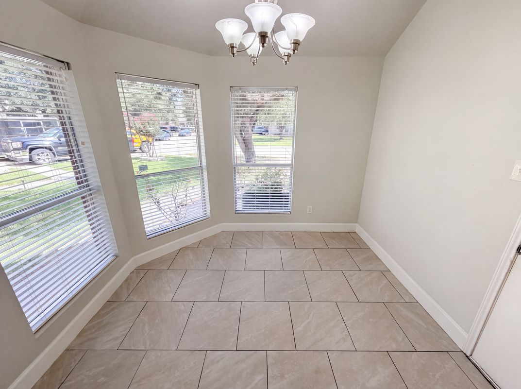 Photo 7 of 26 of 7327 Fox Hall Ln, Humble, TX