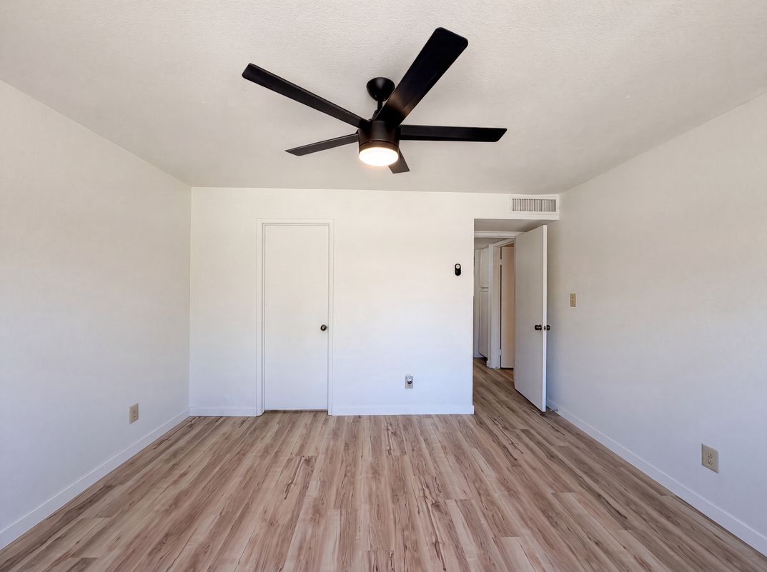 Photo 4 of 19 of 5208 E Tamblo Dr, Phoenix, AZ