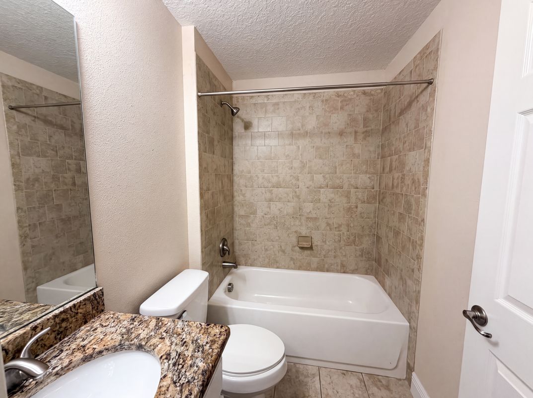 Photo 16 of 23 of 33137 Irongate Dr, Leesburg, FL
