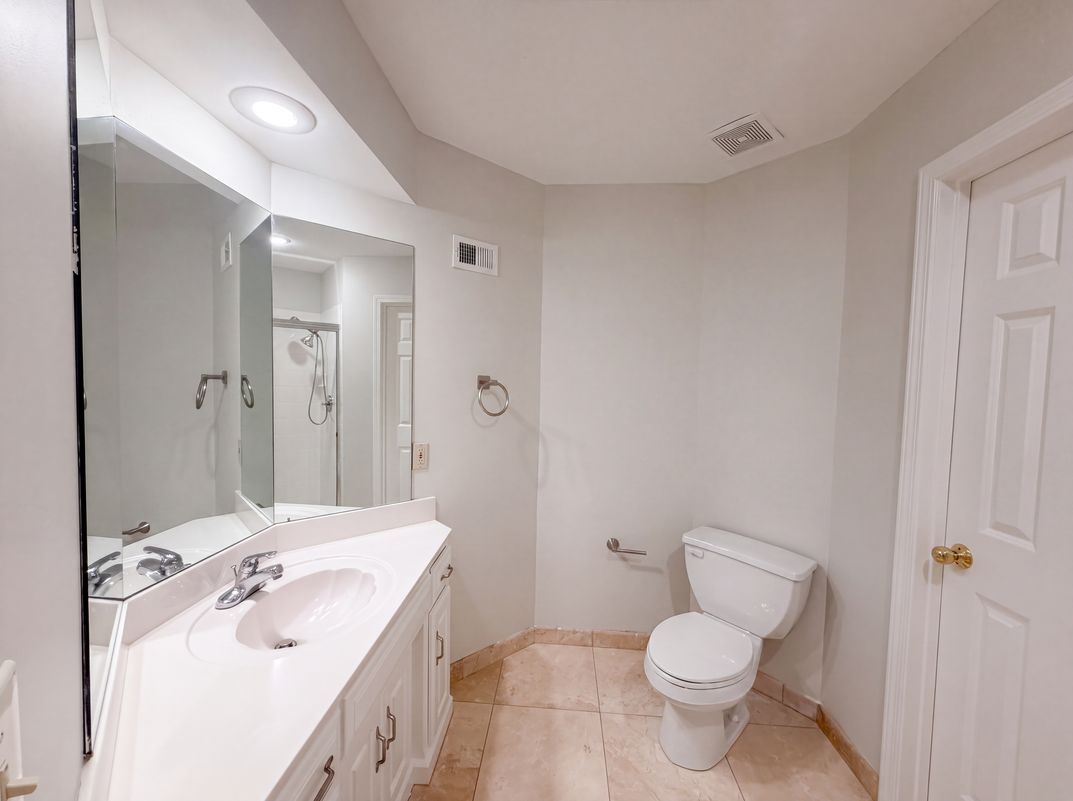 Photo 24 of 34 of 6003 N Cosby Ct, Kansas City, MO