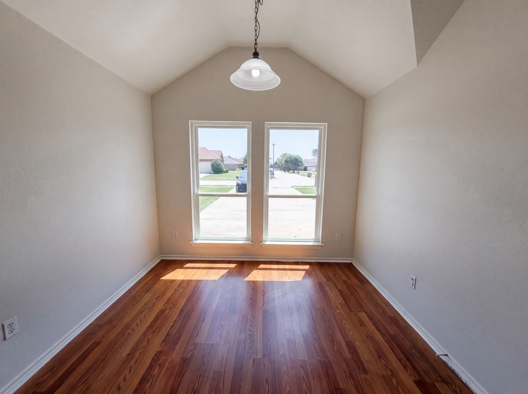 Photo 7 of 21 of 324 Cascade Dr, Red Oak, TX