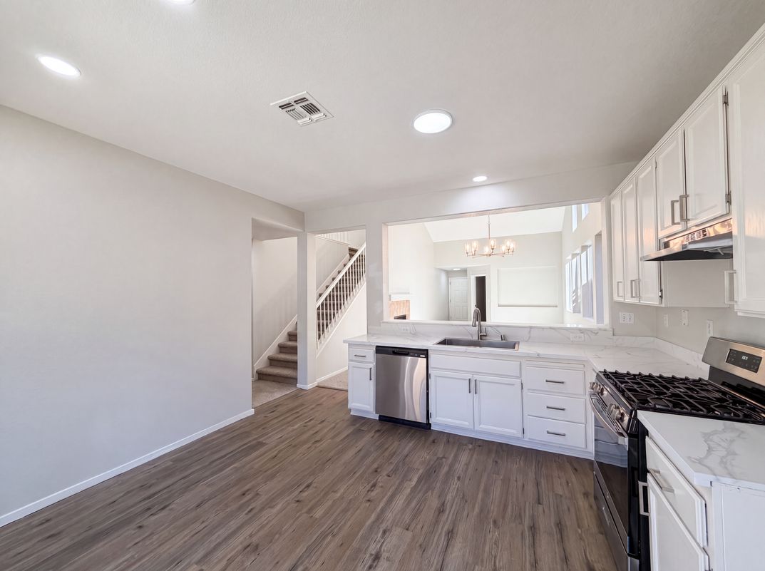Photo 7 of 45 of 1570 Arcola Ave, Sacramento, CA