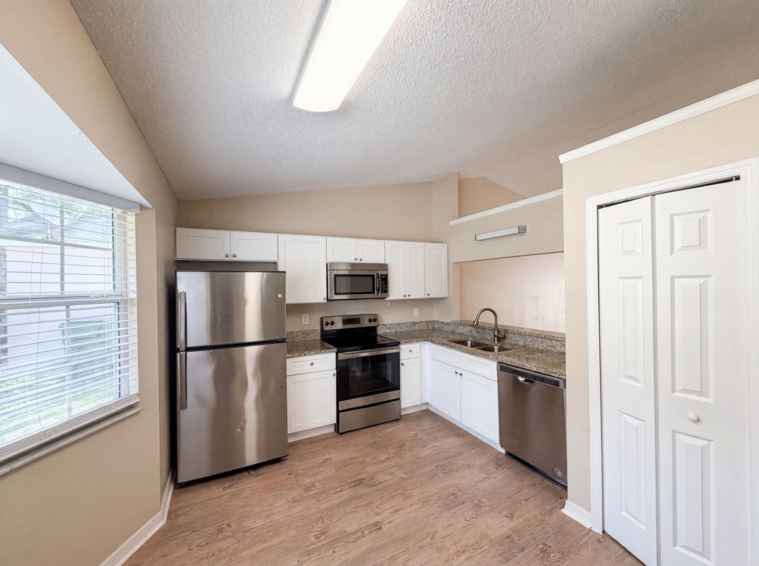 Property photo 2 of 2715 Lorraine Dr