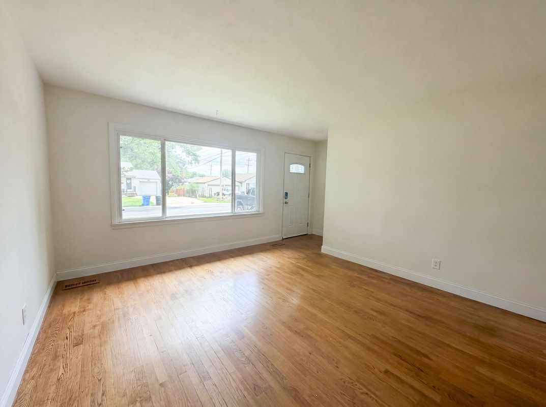 Photo 3 of 18 of 1 Winstead Pl, Florissant, MO