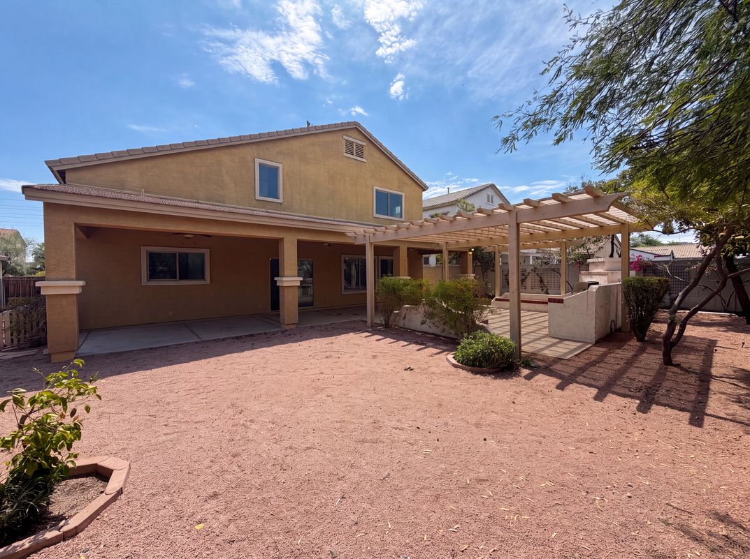 Photo 5 of 39 of 7428 S 15th Dr, Phoenix, AZ