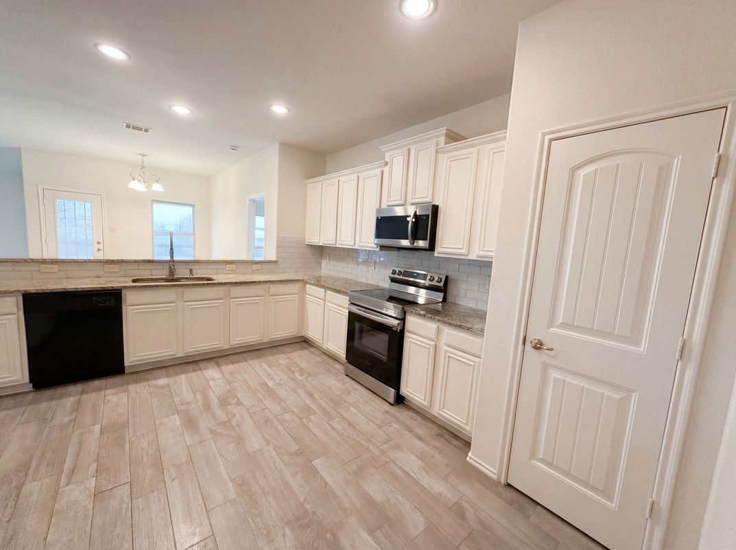 Photo 2 of 24 of 2553 Cumberland Trl, Balch Springs, TX