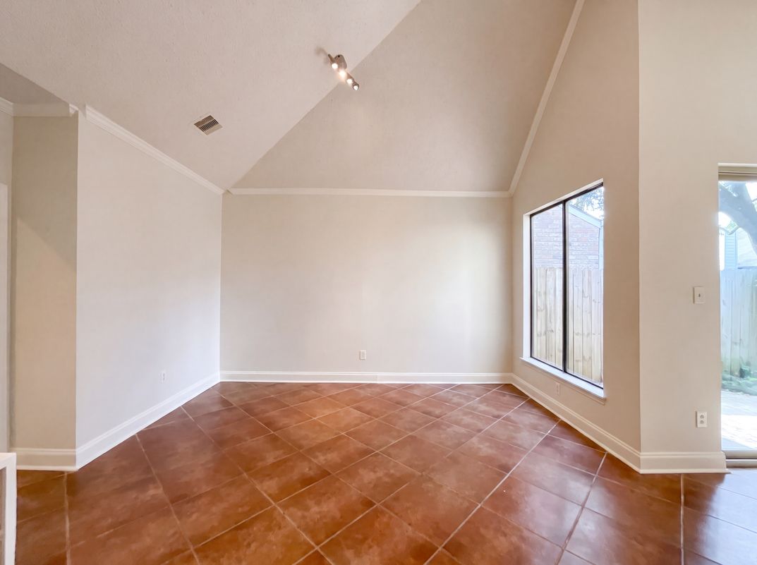 Photo 8 of 17 of 12910 Ashford Chase Dr, Houston, TX