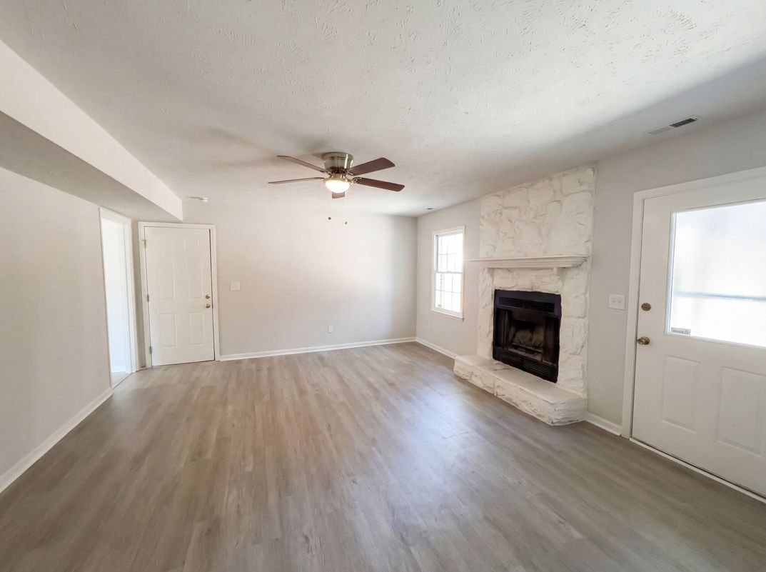 Photo 3 of 18 of 7594 Beverly Dr, Fayetteville, NC