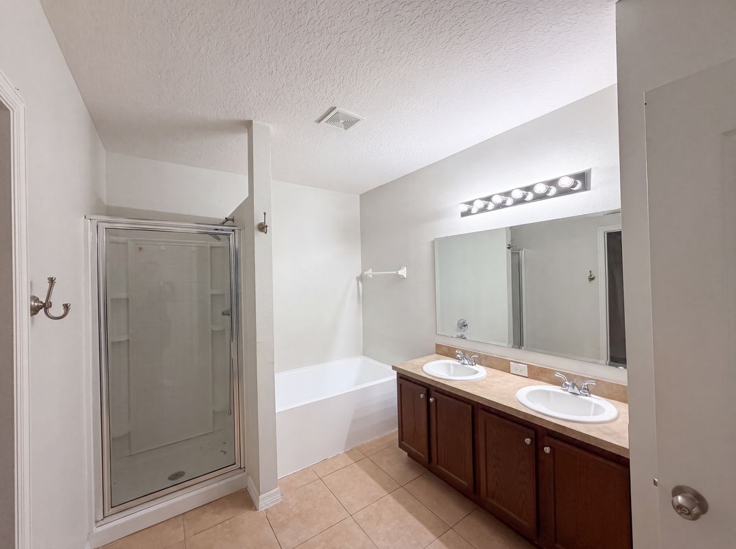 Photo 8 of 24 of 12902 Scout Ct, Grand Island, FL