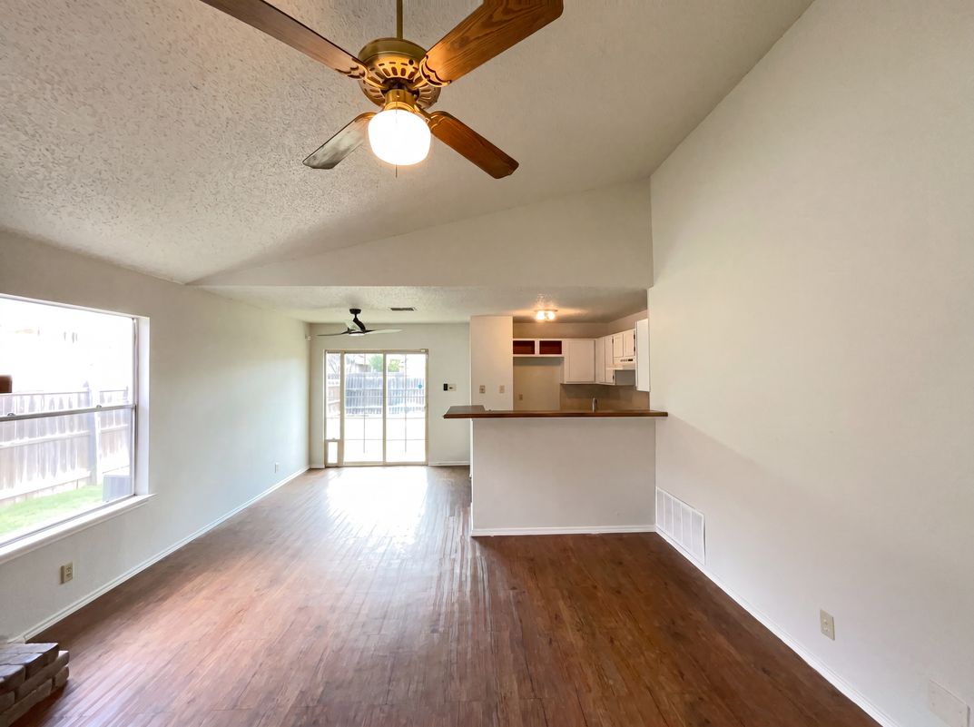 Photo 2 of 17 of 7358 Weybridge, San Antonio, TX