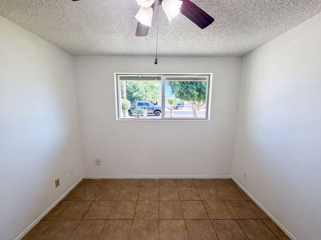 Photo 4 of 27 of 5617 W Hatcher Rd, Glendale, AZ