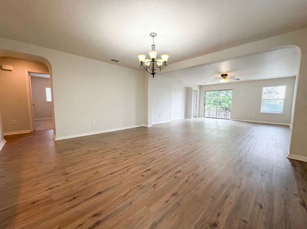 Photo 3 of 17 of 5708 Maxfli Dr, Schertz, TX