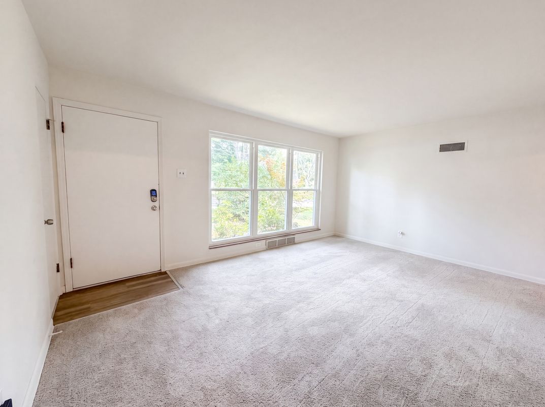 Photo 3 of 18 of 8606 Vasel Ave, Saint Louis, MO