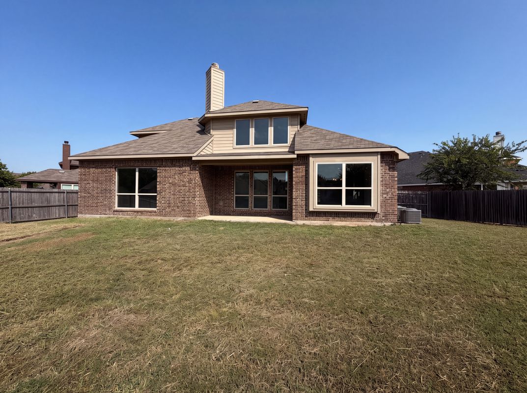 Photo 5 of 21 of 204 Janice Ct, Glenn Heights, TX