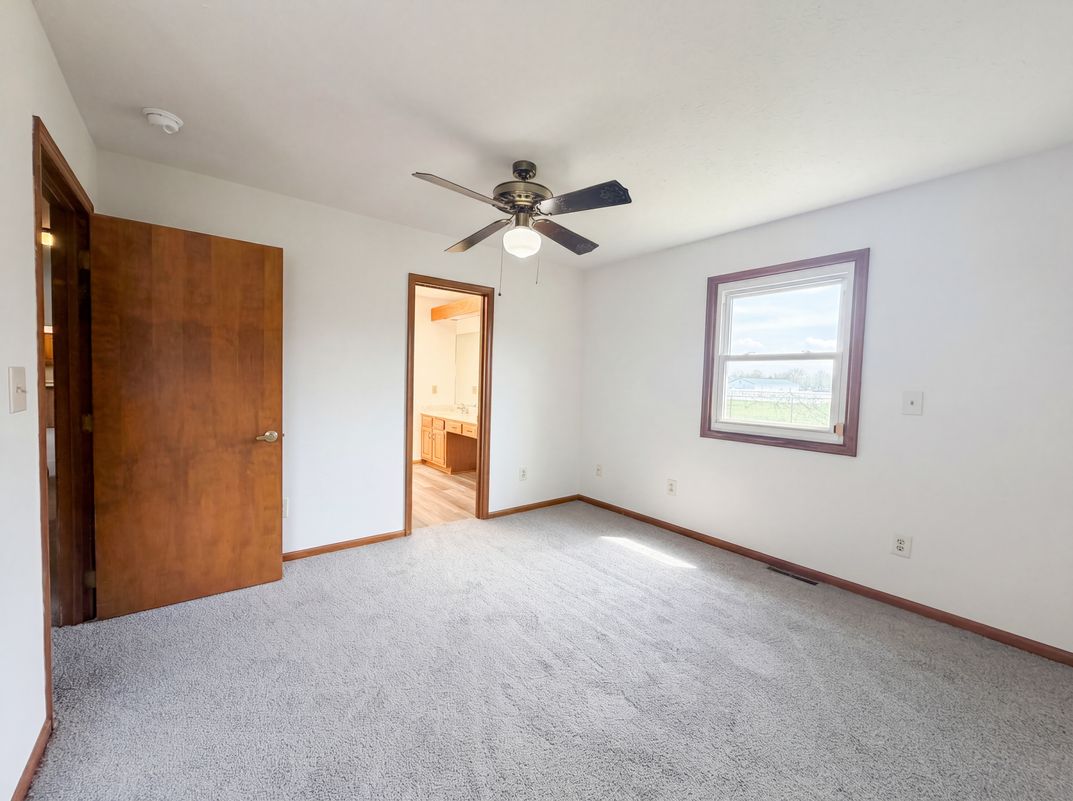 Photo 16 of 31 of 610 Executive Blvd, Delaware, OH