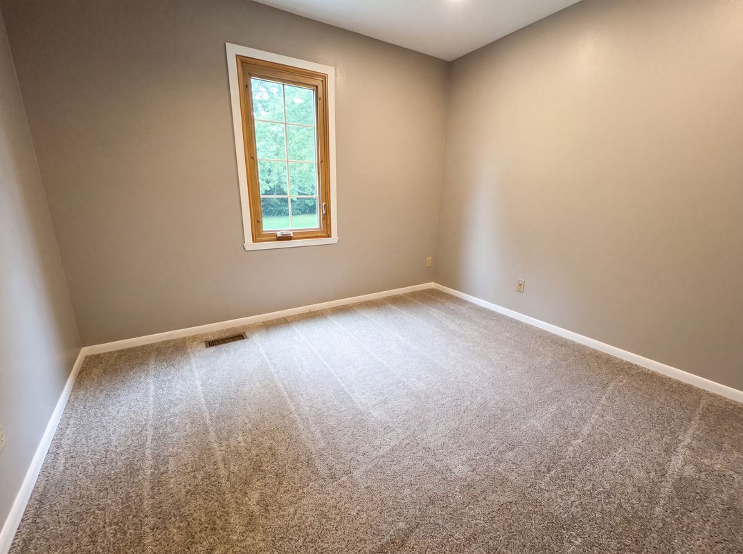 Photo 8 of 79 of 1503 Featherstone Rd, Rockford, IL