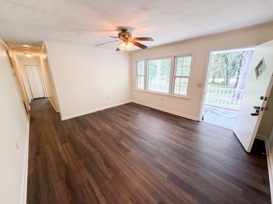 Photo 3 of 23 of 5100 Robinwood Dr, Charlotte, NC