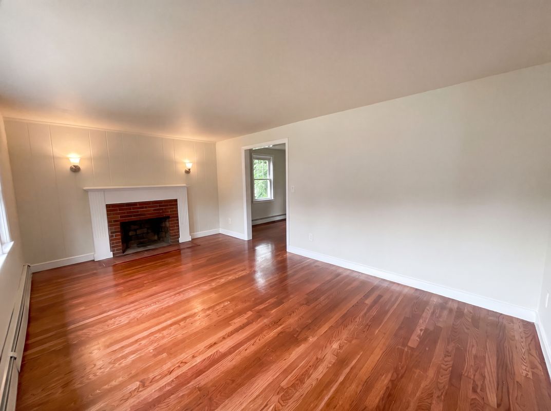 Photo 3 of 28 of 48 Woodlawn St, Randolph, MA