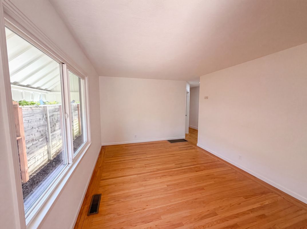 Property photo 3 of 624 Sapphire St