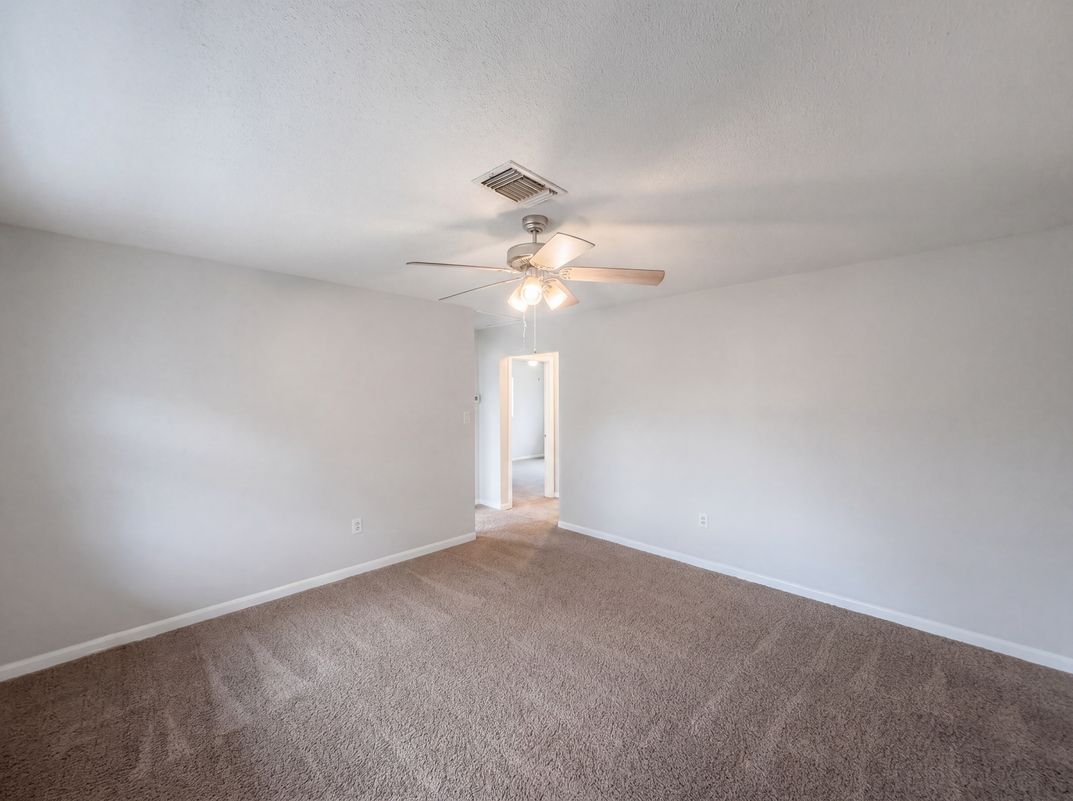 Photo 3 of 18 of 1100 Carefree Cove Dr, Winter Haven, FL
