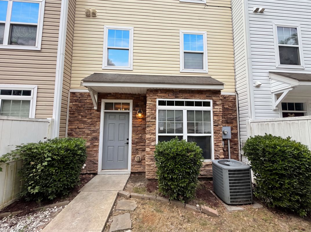 Property photo 1 of 321 Gilman Ln Unit 109