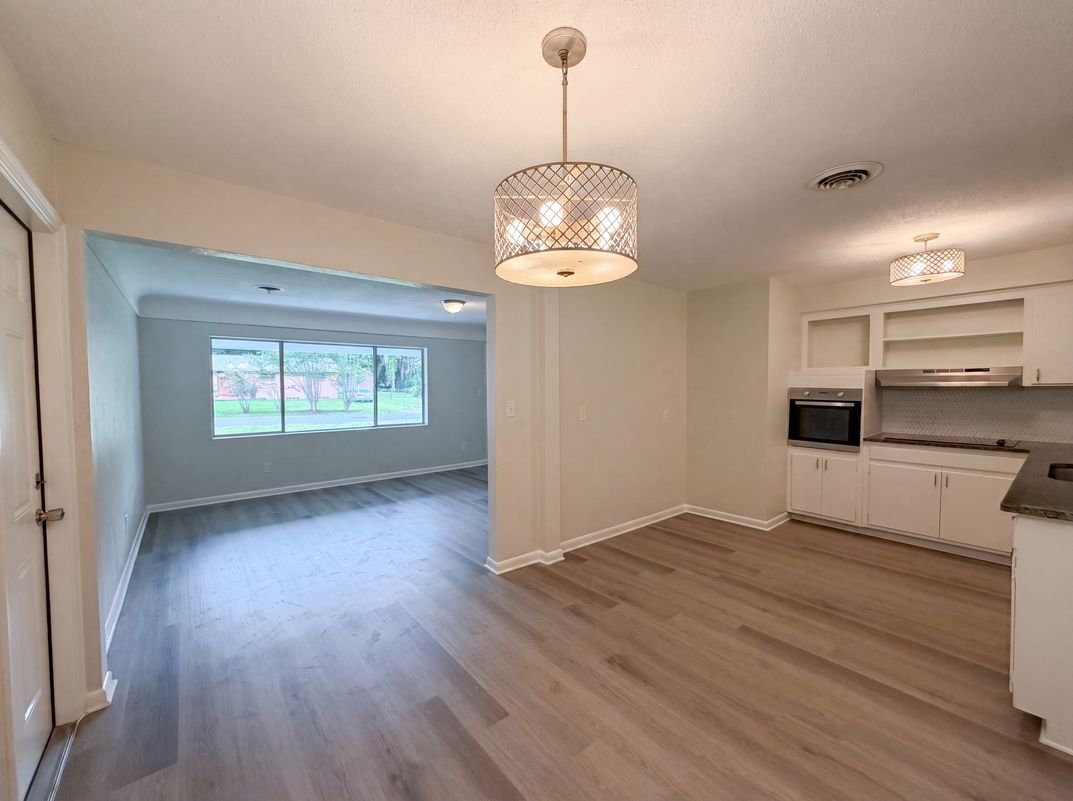 Photo 7 of 22 of 2410 NE 3rd Ave, Ocala, FL