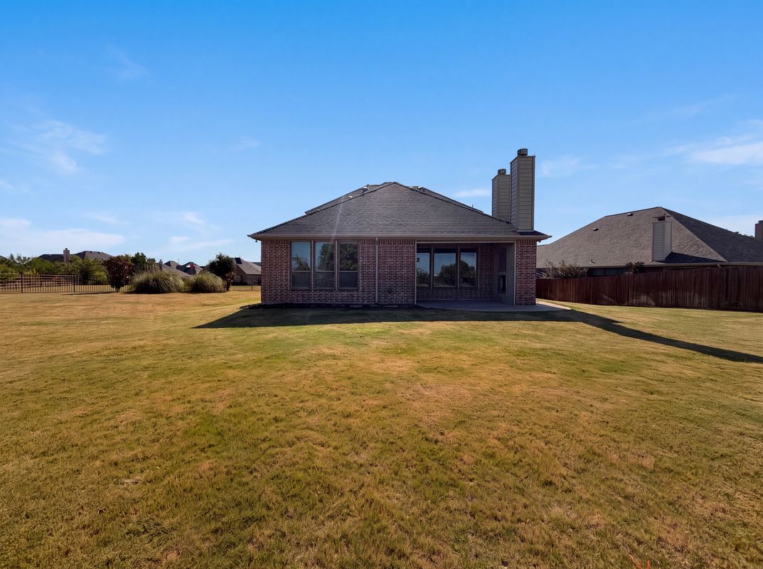 Photo 5 of 33 of 15133 Seventeen Lakes Blvd, Roanoke, TX