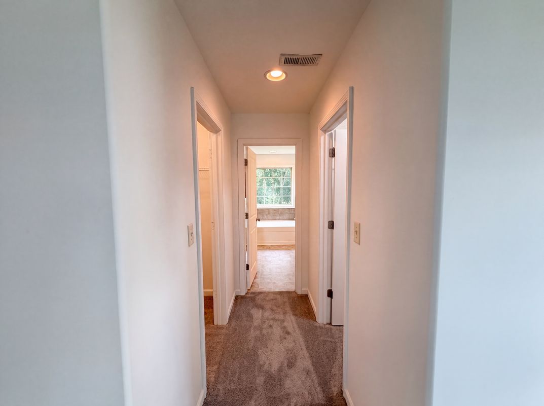 Photo 21 of 44 of 791 W Glenview Dr, Lenoir City, TN