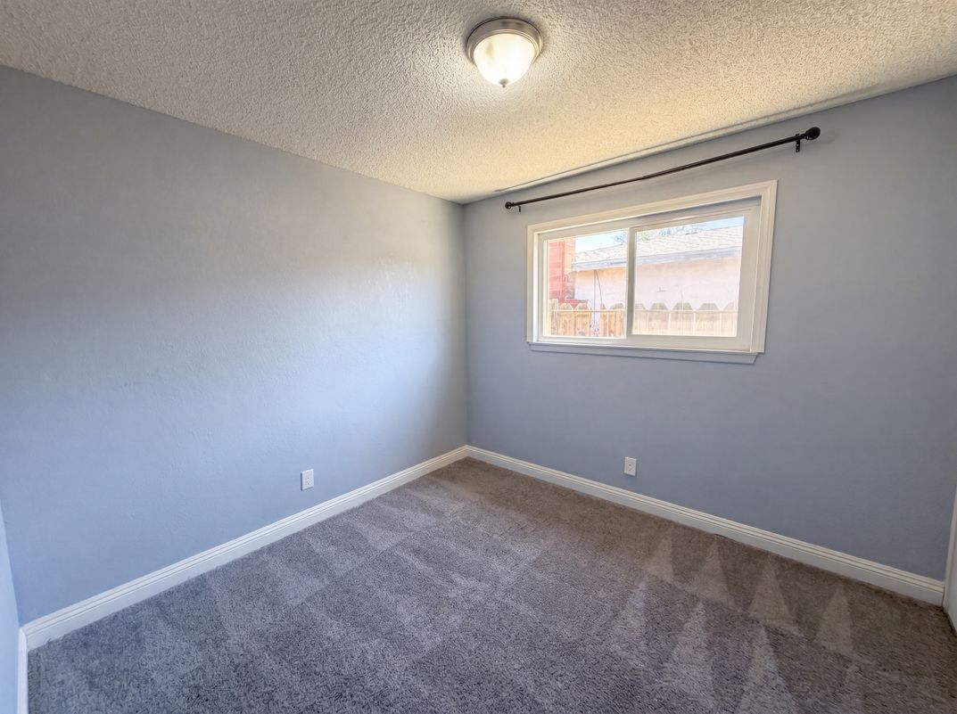 Photo 19 of 24 of 15929 La Verida Dr, Victorville, CA