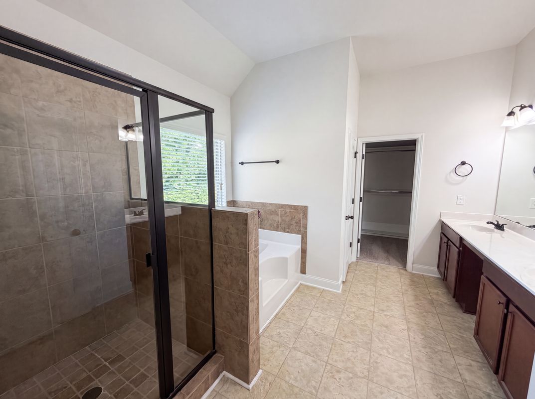 Photo 11 of 22 of 2321 Willow Shade Ln, Loganville, GA