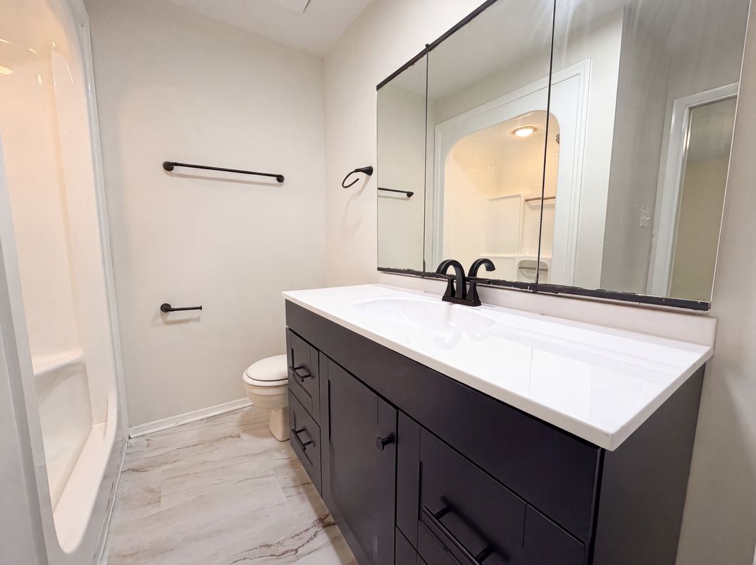 Photo 12 of 20 of 1007 Normandale Dr, Bessemer, AL