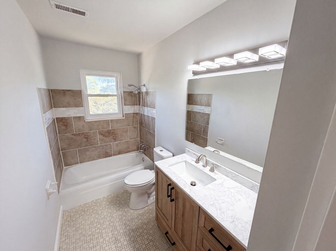Photo 18 of 22 of 3135 E 52nd St, Indianapolis, IN