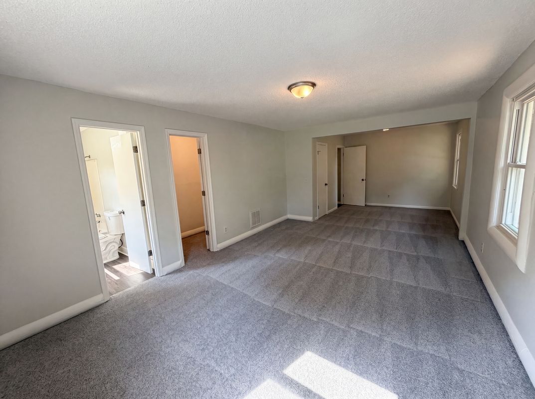 Photo 4 of 23 of 1328 Baffin Bay Rd, Columbia, SC