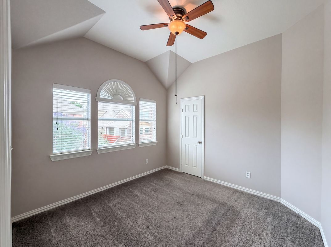Photo 22 of 32 of 10330 Sandbar Dr, Irving, TX